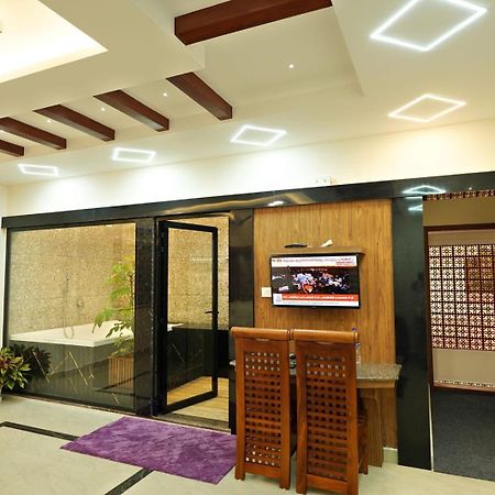 Hotel Krishnakripa Premium Residency Kochi Exterior foto