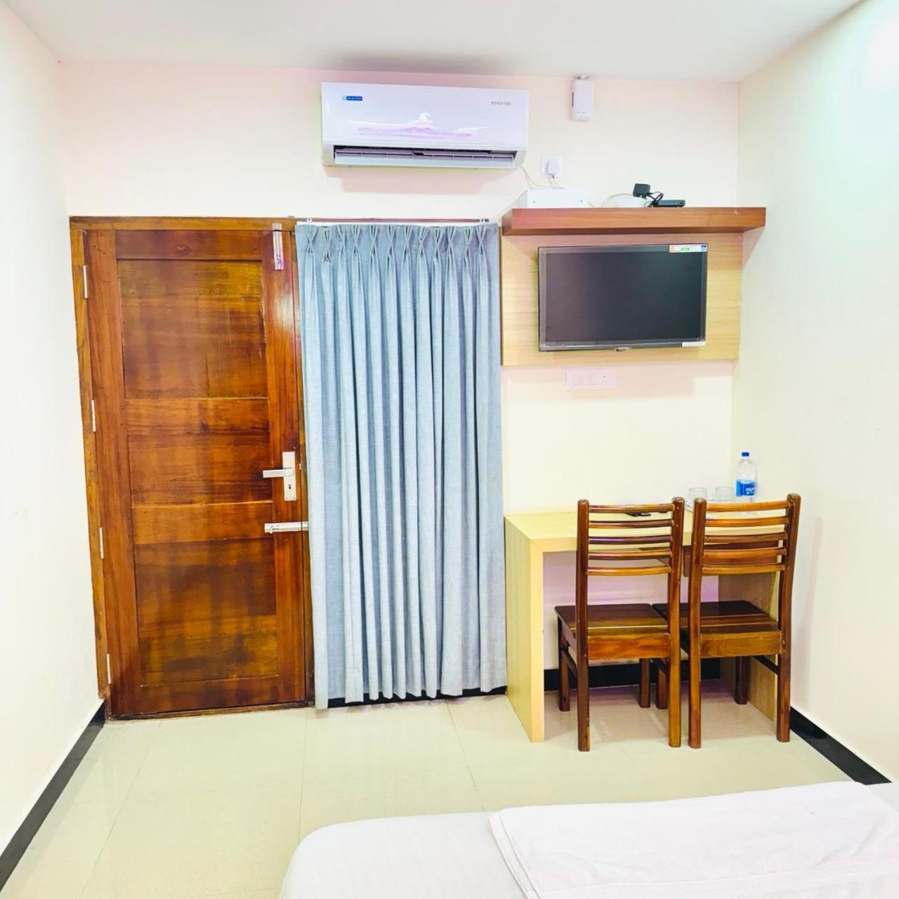 Hotel Krishnakripa Premium Residency Kochi Exterior foto